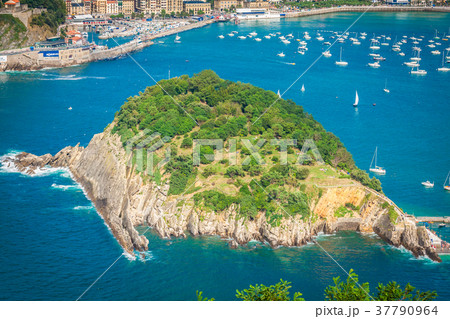 The bay of la Concha in San Sebastian, Spain. 37790964