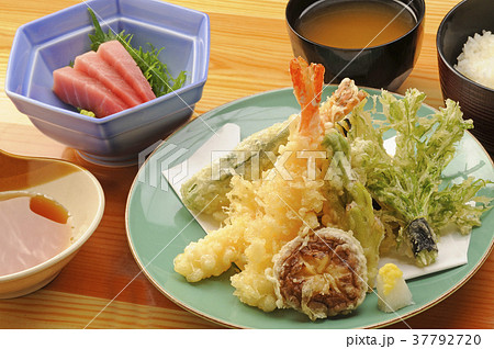 天ぷらと刺身の定食 37792720