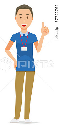 ネームプレートを着用している男性スタッフがグッドサインをしている 37792762