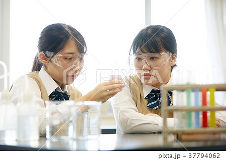 中学生 実験 化学実験室 高校生 中学生 実験 化学実験室 高校生 37794062