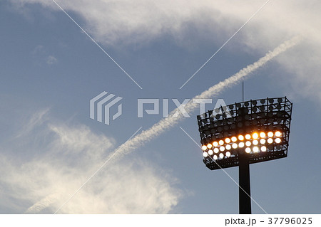 ナイター照明 37796025