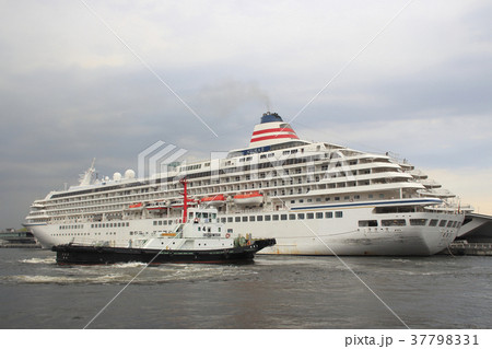 大さん橋に係留中の飛鳥Ⅱ 37798331