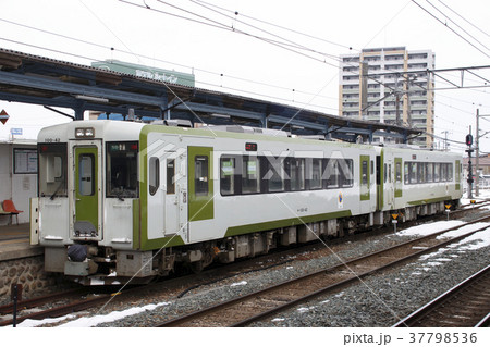北上線キハ100形（北上駅） 37798536