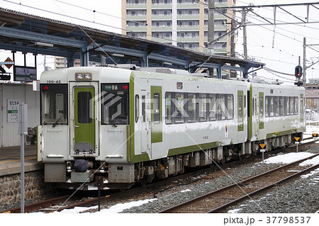 北上線キハ100形（北上駅） 37798537