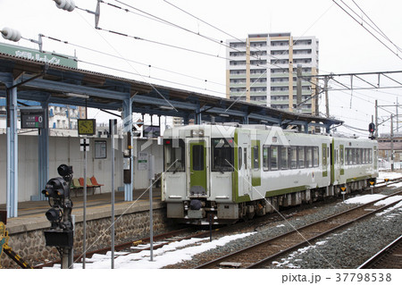 北上線キハ100形（北上駅） 37798538