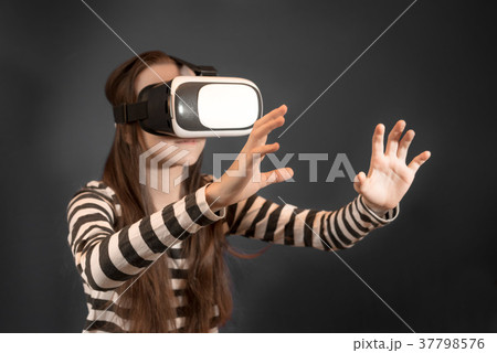 girl looking at Virtual Reality Glasses girl looking at Virtual Reality Glasses 37798576
