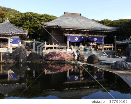足摺岬、金剛福寺「四国八十八箇所第38番礼所」「日本の灯台50選」（四国最南端の地） 37799102
