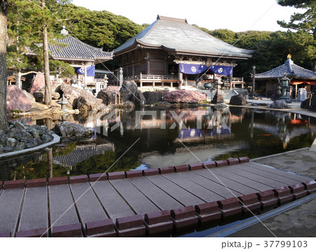 足摺岬、金剛福寺「四国八十八箇所第38番礼所」「日本の灯台50選」（四国最南端の地） 37799103