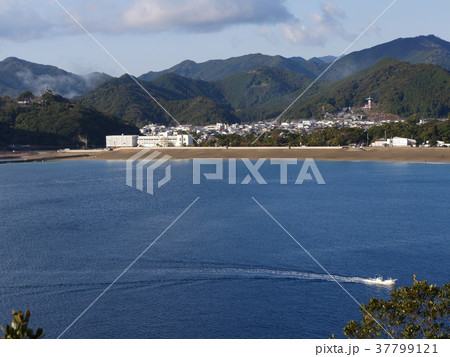 四国八十八箇所霊場第23番礼所、薬王寺と大浜海岸と日和佐城を展望 四国八十八箇所霊場第23番礼所、薬王寺と大浜海岸と日和佐城を展望 37799121