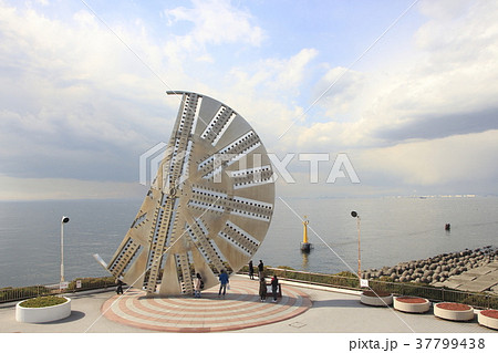 夏の海ほたるパーキングエリアにて 37799438