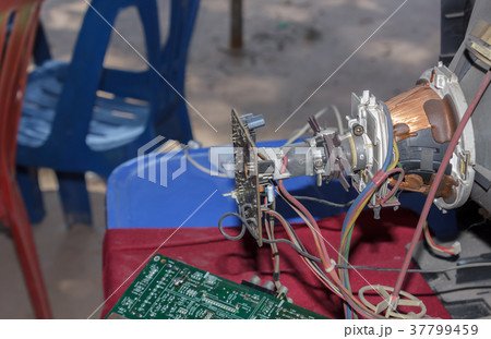 Parts of the television screen waiting for repairs 37799459