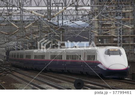 北上駅に入線するE2系新幹線はやて号 北上駅に入線するE2系新幹線はやて号 37799461