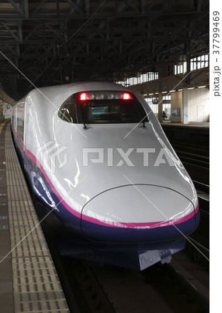 北上駅に停車中のE2系新幹線やまびこ号 北上駅に停車中のE2系新幹線やまびこ号 37799469