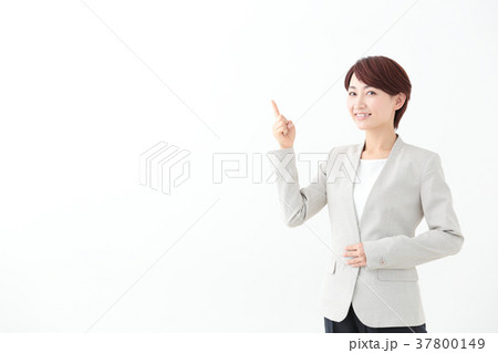 ビジネスイメージ　ミドル女性 37800149