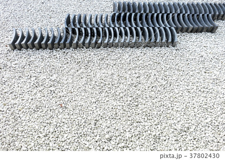 瓦と玉砂利 37802430