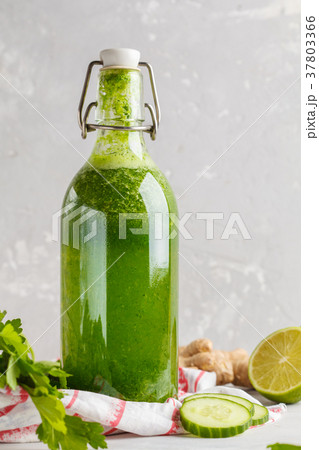 Healthy green vegetable detox smoothie Healthy green vegetable detox smoothie 37803366