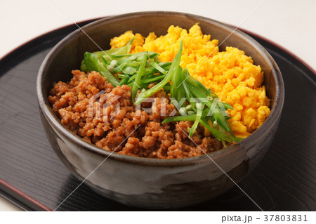 鶏そぼろ丼 鶏そぼろ丼 37803831