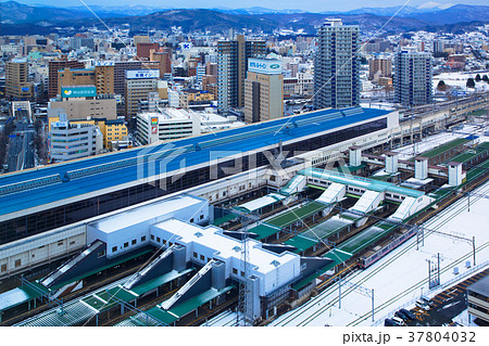 マリオスより盛岡駅と周囲の街並みを望む 37804032