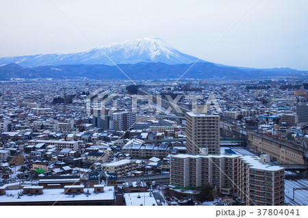 マリオスより雪景色の岩手山を望む 37804041