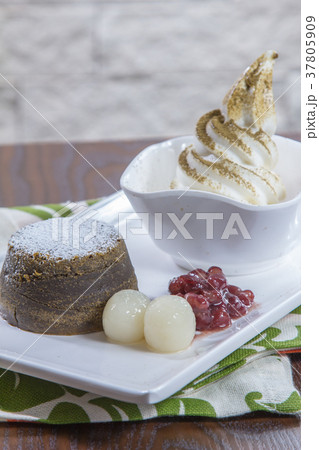 dessert 37805909
