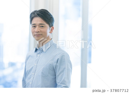 カジュアルオフィスイメージ ビジネスイメージ 私服 会社員 カジュアルオフィスイメージ ビジネスイメージ 私服 会社員 37807712