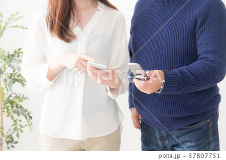 親子　父親と娘　 37807751