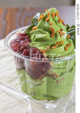 dessert 37807899