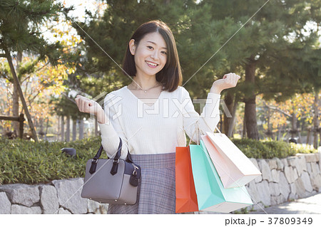 ショッピング 37809349