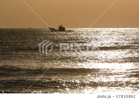 漁船と海 漁船と海 37810962