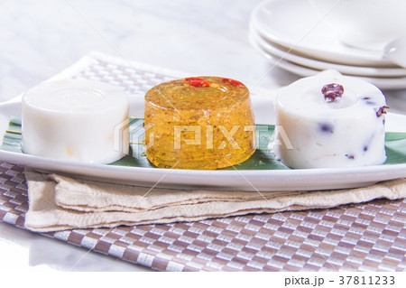 dessert 37811233