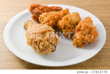 Deep Fried Chicken Wings on White Dish Deep Fried Chicken Wings on White Dish 37813779