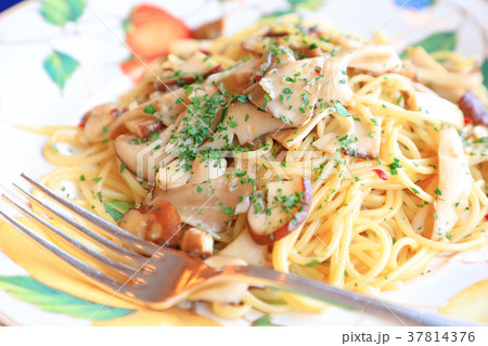 おいしいキノコのペペロンチーノ 37814376