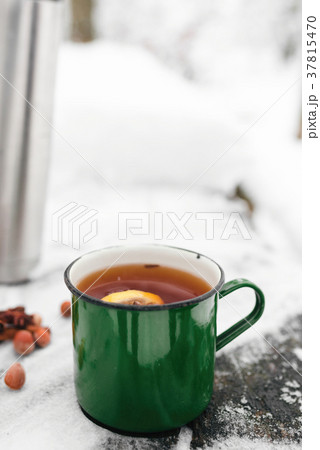 tea with lemon and cardamom on the background 37815470