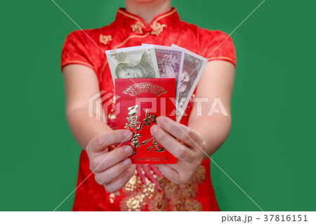 woman holding new year red envelope or hong bao woman holding new year red envelope or hong bao 37816151