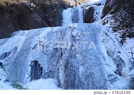 茨城県 凍った袋田の滝の写真素材