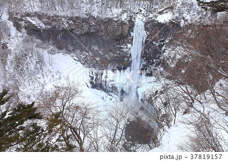 厳寒の華厳の滝 37819157