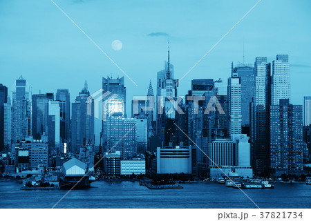 Manhattan Moon 37821734