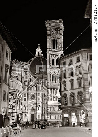 Duomo Santa Maria Del Fiore street night 37822127