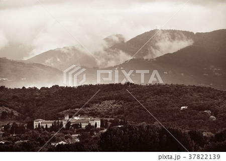 Lucca mountain cloud 37822139