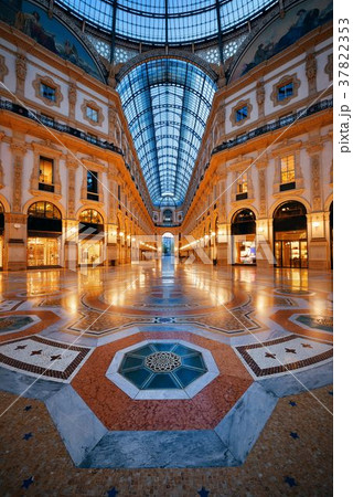 Galleria Vittorio Emanuele II interior 37822353