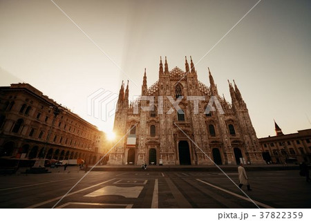 Milan Cathedral Square sunrise 37822359