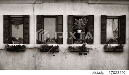 Old window Old window 37822392
