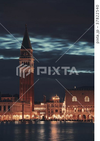 Piazza San Marco waterfront night view Piazza San Marco waterfront night view 37822540