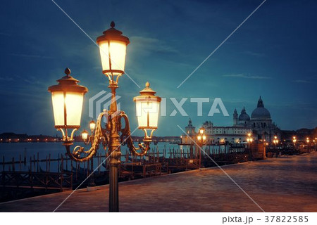 Venice Santa Maria della Salute church at night Venice Santa Maria della Salute church at night 37822585