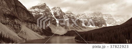 Moraine Lake 37822923
