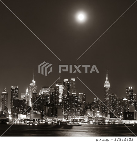 Moon Rise Manhattan Moon Rise Manhattan 37823202