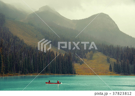 Emerald lake 37823812
