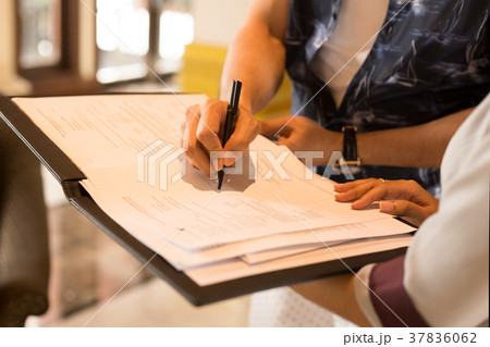 Man hand signing agreement from 37836062