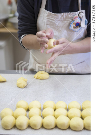パン作り 37837236