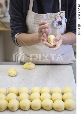 パン作り 37837238